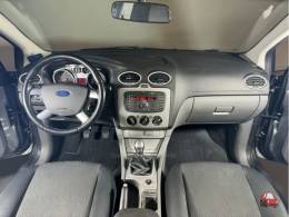 FORD - FOCUS - 2011/2011 - Cinza - R$ 39.900,00