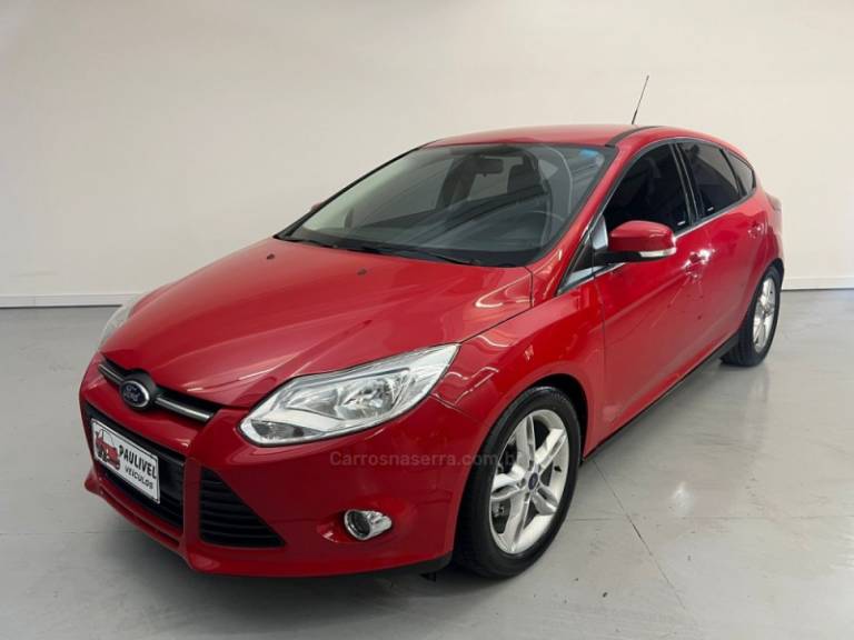 FORD - FOCUS - 2015/2015 - Vermelha - R$ 54.900,00