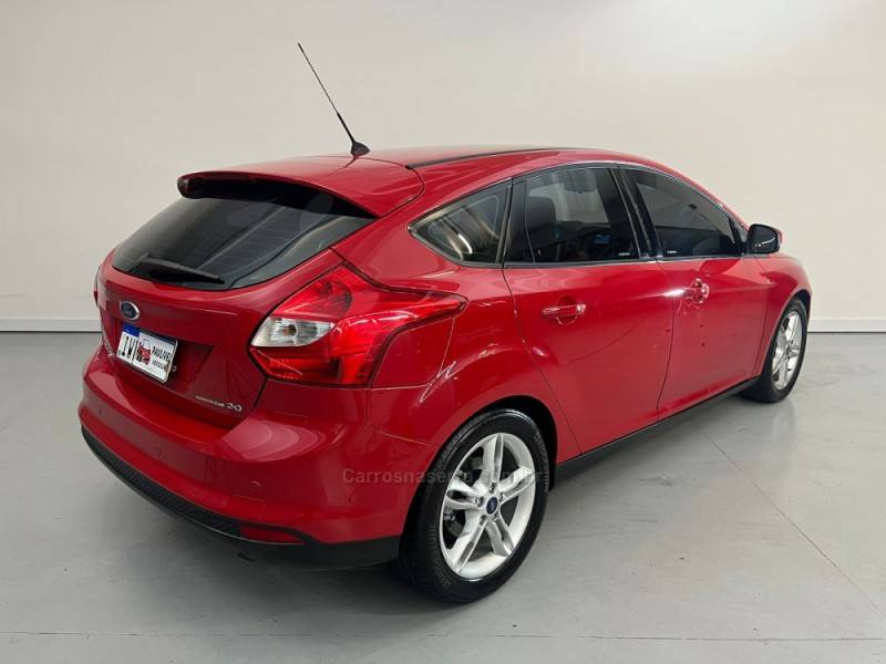 FORD - FOCUS - 2015/2015 - Vermelha - R$ 54.900,00