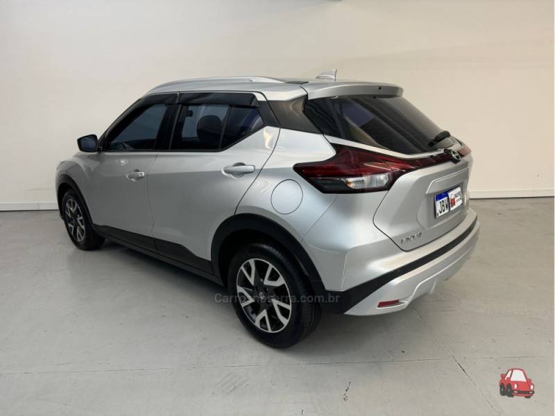 NISSAN - KICKS - 2023/2023 - Prata - R$ 101.900,00