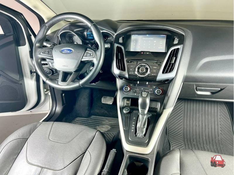 FORD - FOCUS - 2016/2016 - Branca - R$ 58.900,00