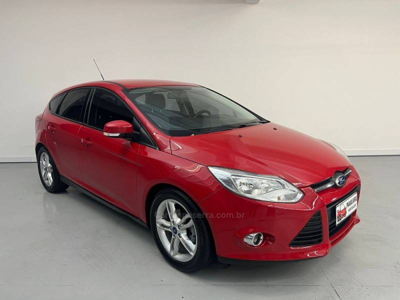 FORD - FOCUS - 2015/2015 - Vermelha - R$ 54.900,00