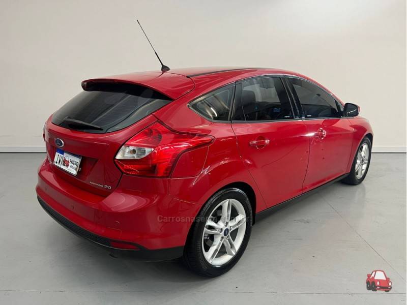 FORD - FOCUS - 2015/2015 - Vermelha - R$ 54.900,00