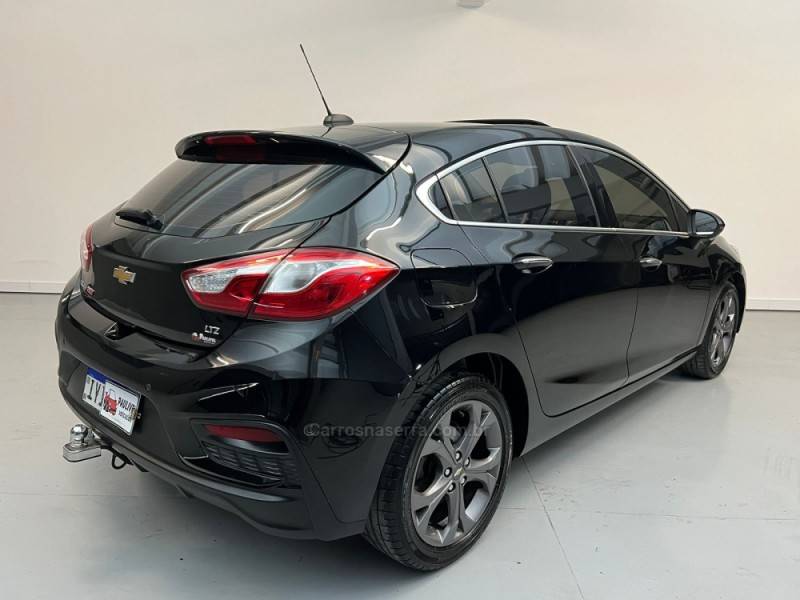 CHEVROLET - CRUZE - 2018/2018 - Preta - R$ 96.900,00