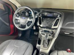 FORD - FOCUS - 2015/2015 - Vermelha - R$ 54.900,00