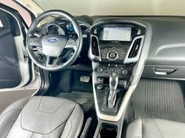 FORD - FOCUS - 2016/2016 - Branca - R$ 58.900,00