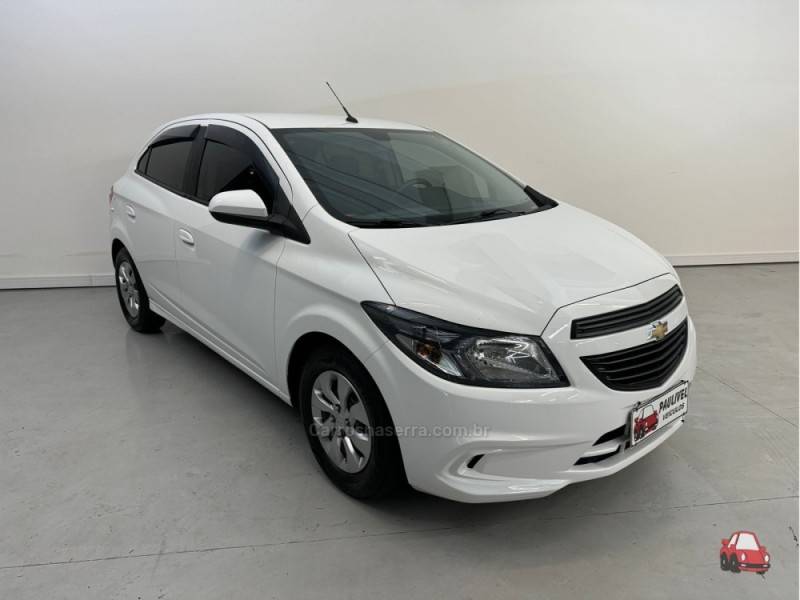 CHEVROLET - ONIX - 2019/2019 - Branca - R$ 51.900,00