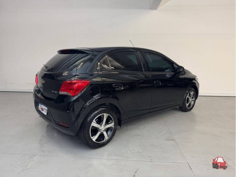 CHEVROLET - ONIX - 2018/2018 - Preta - R$ 63.900,00