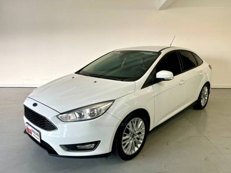 FORD - FOCUS - 2016/2016 - Branca - R$ 59.900,00