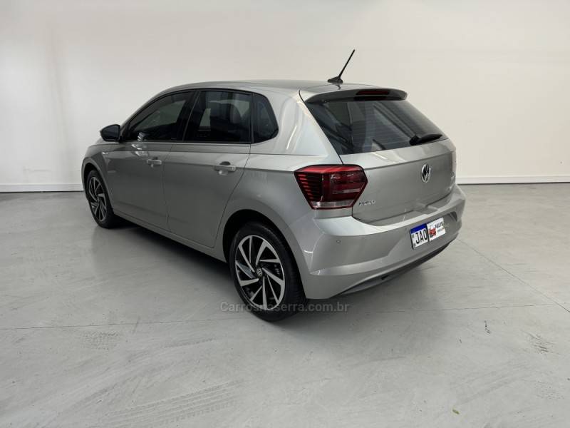 VOLKSWAGEN - POLO - 2021/2021 - Dourada - R$ 87.900,00