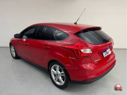 FORD - FOCUS - 2015/2015 - Vermelha - R$ 54.900,00