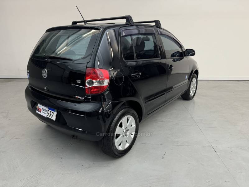 VOLKSWAGEN - FOX - 2008/2008 - Preta - R$ 29.900,00