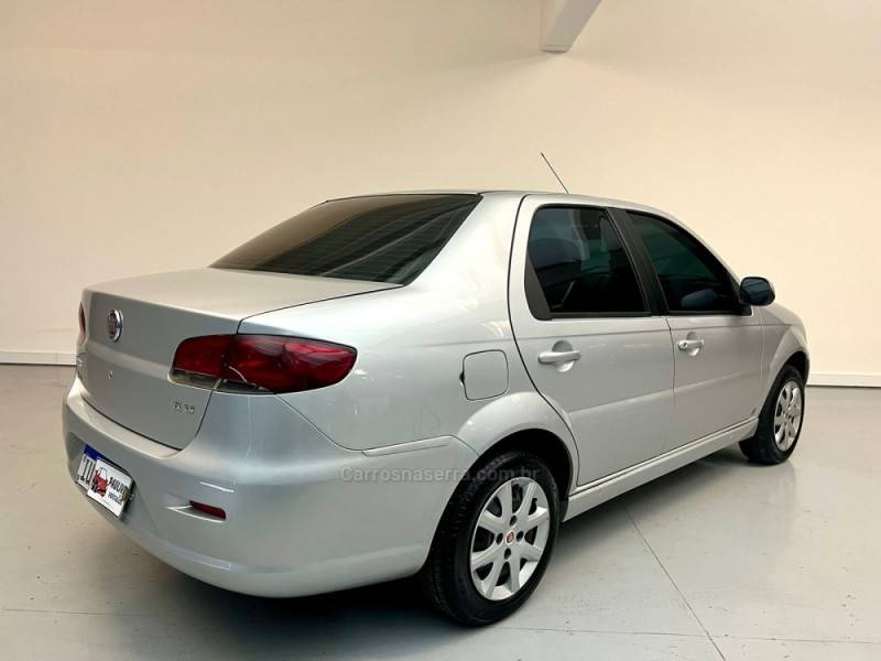 FIAT - SIENA - 2013/2013 - Prata - R$ 33.900,00